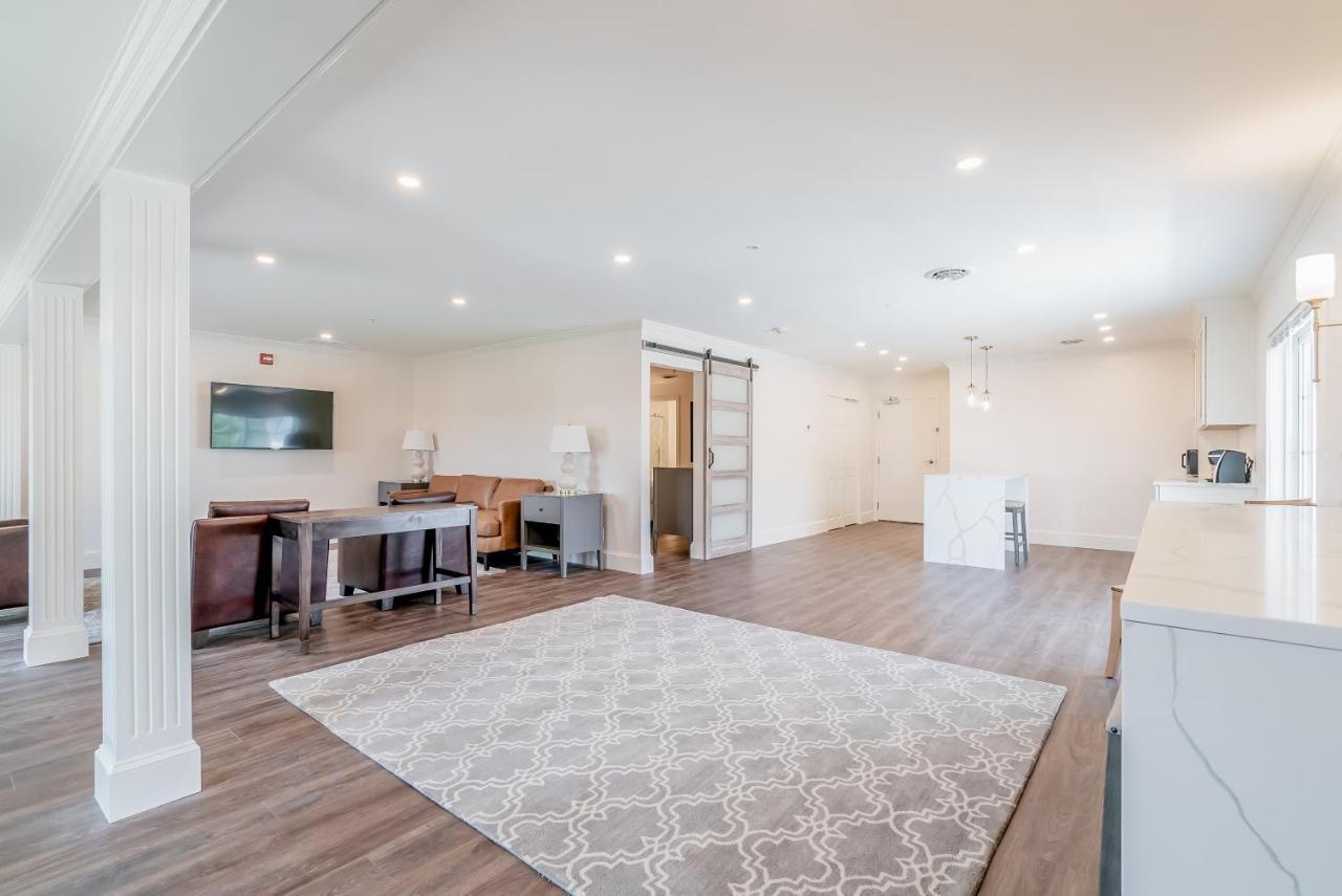 Chateau Renault Egg Harbor City Bagian luar foto